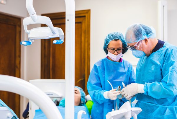 ¿Es posible colocar un implante dental después de una extracción?