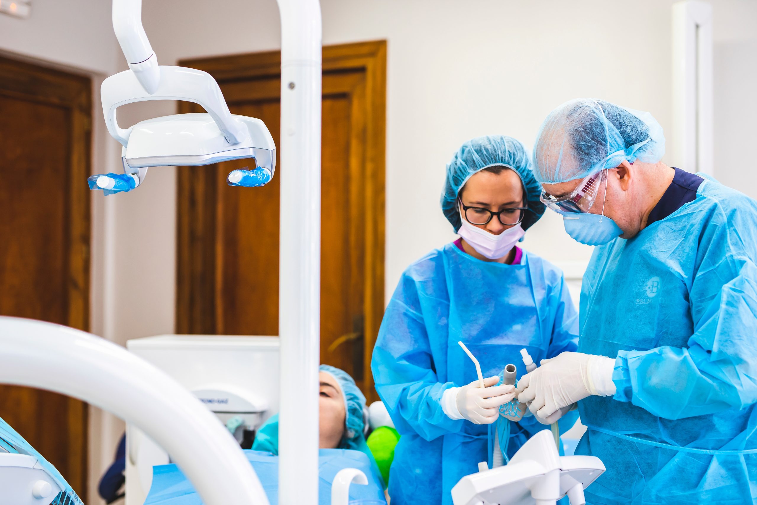 ¿Es posible colocar un implante dental justo después de una extracción?