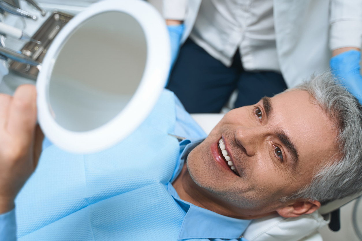 ¿Por qué puede producirse el rechazo de un implante dental?