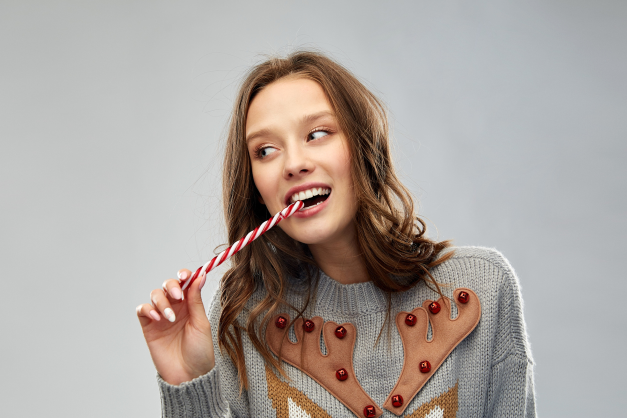 Malos hábitos que pueden dañar tus dientes durante la Navidad